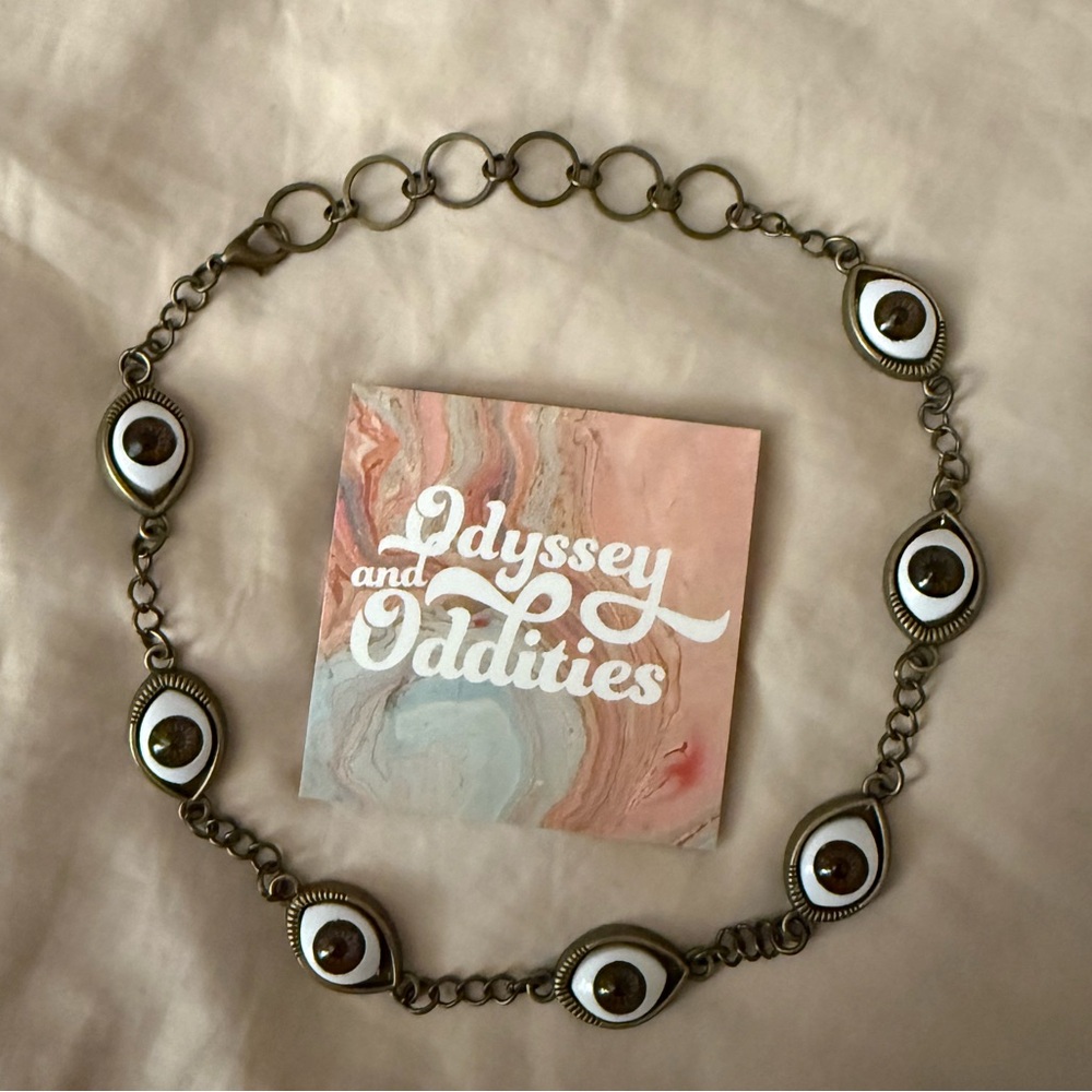 Oddity Brown Eye Necklacee